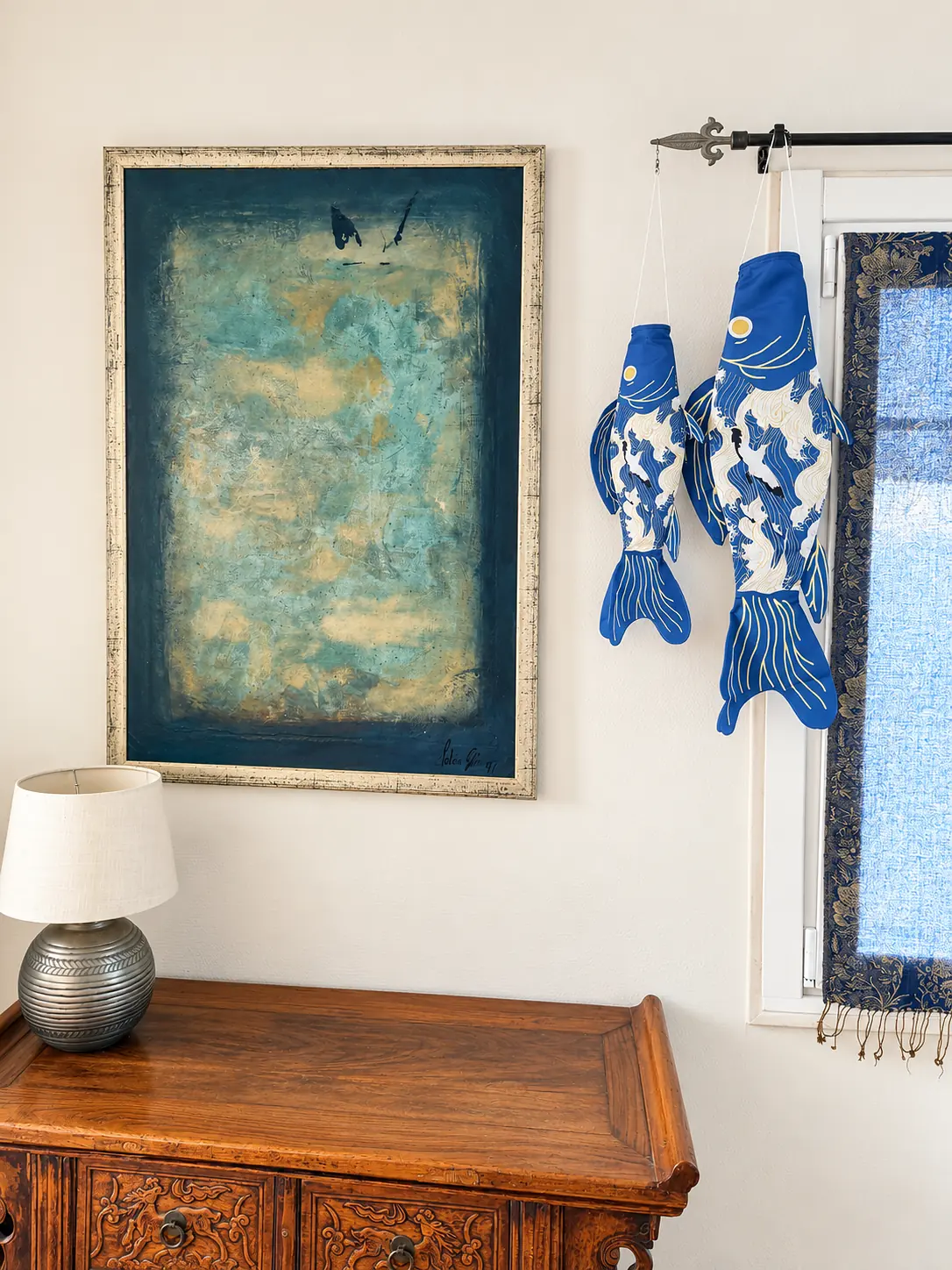 Two Vagues et Mouettes in different sizes, by a painting and a window